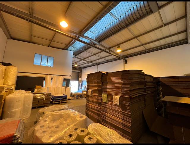 252M² WAREHOUSE TO LET IN LASER PARK